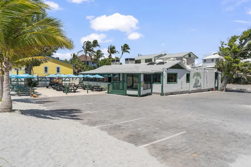 The Mucky Duck restaurant on the beach in Captiva